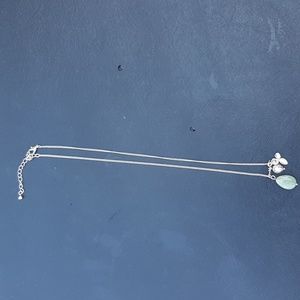 Gold flower and green pendant necklace